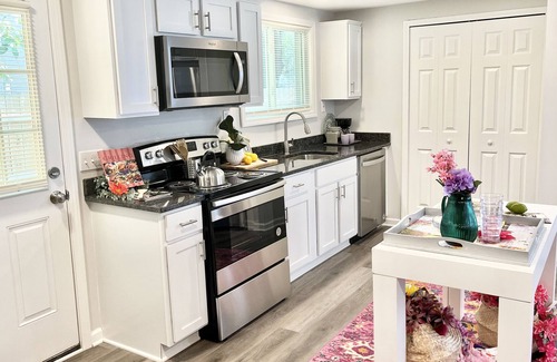 Detroit House | Must Stay 5BD| Full Kitchen| Roku TV| Free Wifi