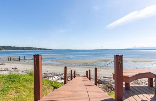 Freeland House | Mutiny Bay Ocean Breeze Retreat by AvantStay