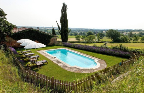 Beauville House | Mutley Barn over looks the unspoilt country-side with floor to ceiling windows.