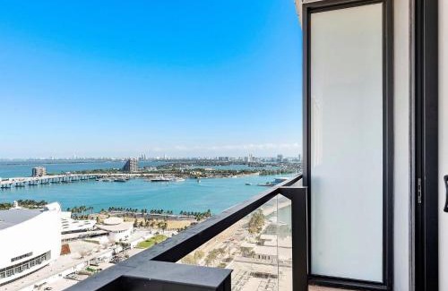 Downtown Miami Apartment | MVR - Best of Miami - Steps to Top Attractions
