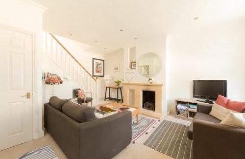 Cirencester House | My Place Go - Cirencester