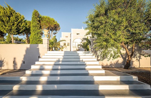 Kamari Villa | My Rental Homes | Villa Theo private pool and hot tub