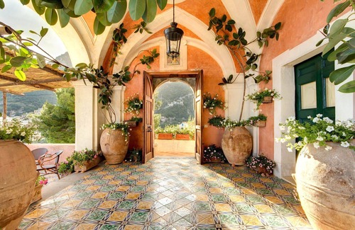 Liparlati Villa | My Rental Homes - Villa degli Affreschi immersed in a 1000 sq m garden with pool