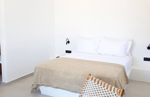 Monolithos House | myLithos Suites