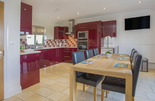 Brynsiencyn Cottage | MYNYDD PARYS, pet friendly, with a garden in Brynsiencyn