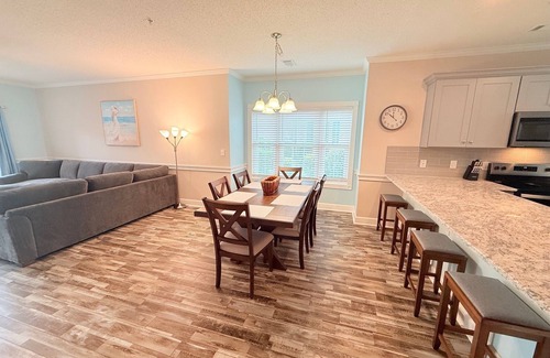 Central Myrtle Beach Condo | Myrtle Beach 2 Br Condo, Pool View,1 mile to beach, Close to Dining and Shopping