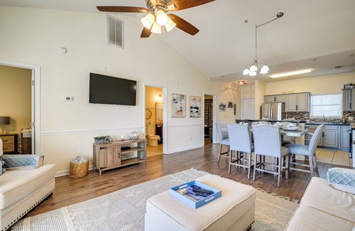 Socastee Condo | Myrtle Beach Condo w/Large Balcony & Pool Access