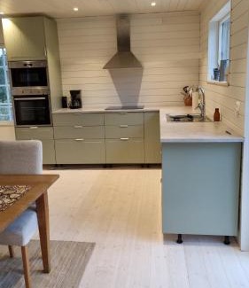 Bergshamra House | Mysig stuga med sjöutsikt