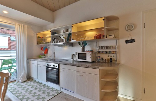 Neckarhausen Apartment | Nürtingen: spacious loft-style apartment between orchards and Neckar