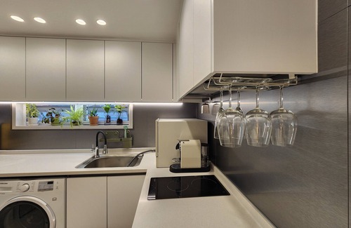 Cheongdam Villa | N.4 K-POP stay, Apgujeong Rodeo station, COEX, Resting after plastic surgery