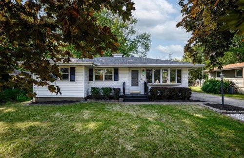 Orange Prairie House | N Hamilton House 3 Bedroom