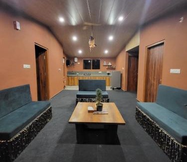 Manali House | Naggar Studio- 3BHK Homestay by Homeyhuts