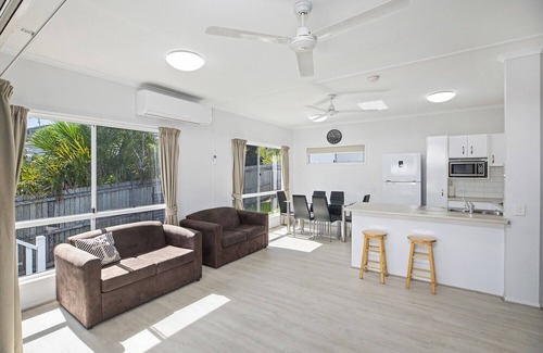 Scotts Head House | NALU, part of the Ohana Surf Bungalows (<5 minute walk to beach and shops).