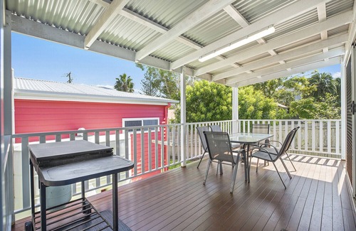 Scotts Head House | NALU, part of the Ohana Surf Bungalows (<5 minute walk to beach and shops).