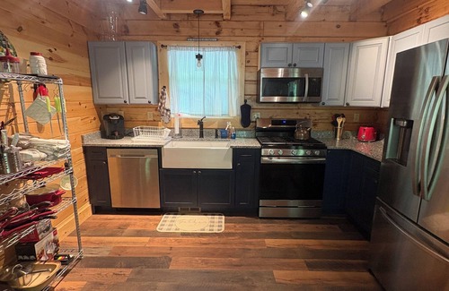 Bryson City Cabin | Nantahala Riverfront Paradise! Papa Bear Cabin + 2 Tiny Homes - Sleeps Up to 14!