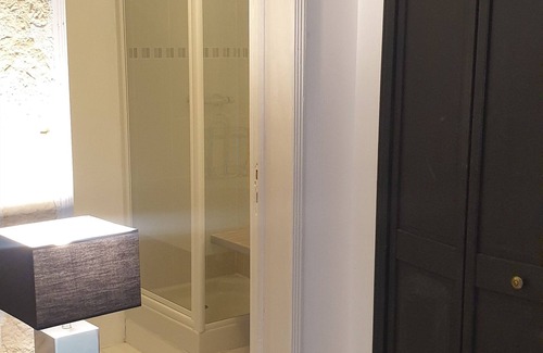 Parranquet Bed & Breakfast | Naomie" family guest room and swimming pool