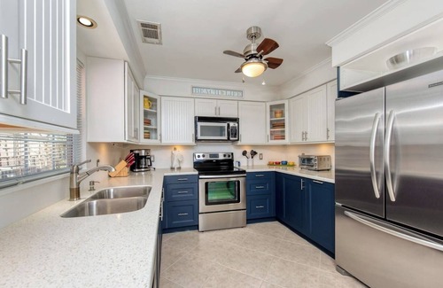 East Naples House | Naples Beach Escape | Pool, Canal Views & Tiki Vibes Near Pier & 5th Avenue