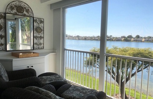 Crown Pointe Condo | Naples Lakeside Condo