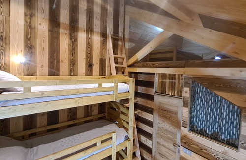 Nevache Apartment | Narnia - Spacious and comfortable