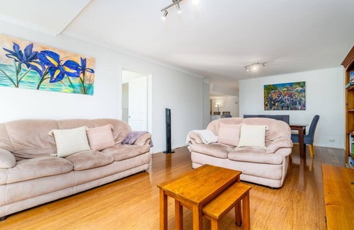 Narrabundah Apartment | Narr4 · Spacious 2BR APT Panoramic Views, Central Location