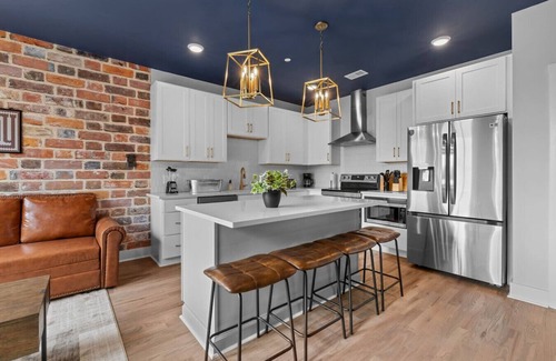 Talbot's Corner Villa | NASH Bach Pad 3-Bedroom Penthouse near Downtown Nashville (Sleeps 12)