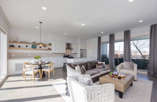 Nashville Cottage | Nashville Notes - Sleeps 8 - Mins to Broadway!