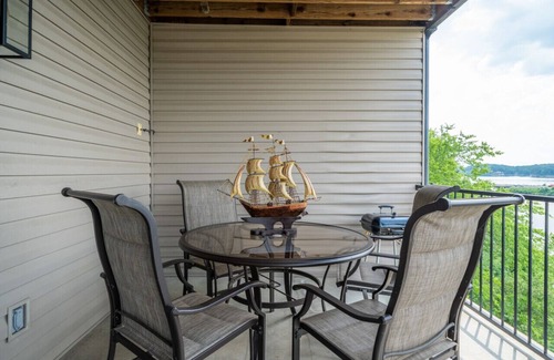 Mid America Apartment | Natalie`s Nook, Lake Hideaway near Downtown Fun!