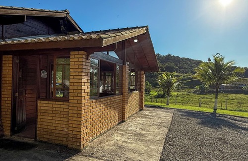 Camboriu House | Natural Refuge in Balneário Camboriú: Beach, Beach Tennis and Pool in Harmony