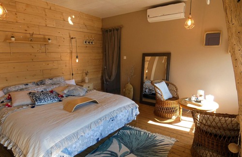 Janville Bed & Breakfast | Natural Retreat with King-Size Beds in Beauce, Near A10