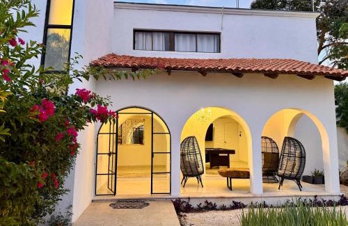 Colonia Campestre House | Naturally bright stay for 4 plus shared pool