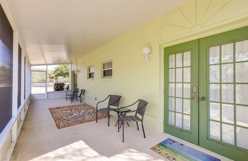 Williston House | Nature Coast Farmhouse w/Screened-In Porch!