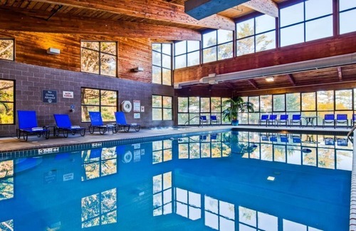 Newport House | Nature Escape! Ocean Front, Free Parking, Swimming Pool!