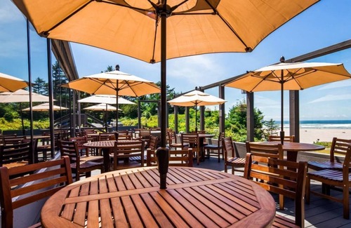 Newport House | Nature Escape! Ocean Front, Free Parking, Swimming Pool!
