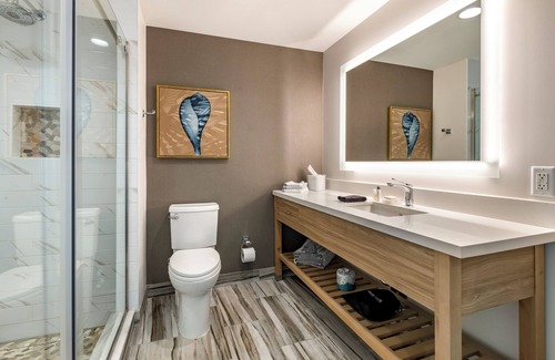 Lauderdale Beach House | Nature Escape! Walk to the Beach! Spacious Unit, Pool