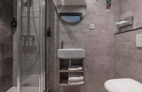 Krachtighuizen Hotel | Nature-Lover's Retreat – Rooms with Balcony, Trails Await - 3 Units