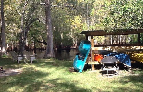 Nobleton Cottage | NATURE LOVERS RETREATnRELAX OR EXPLORE AT YOUR RIVER FRONT DOOR.nnnn