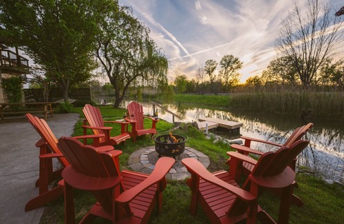 Kingsville Cottage | Nature Oasis: Waterfront, pet friendly, kayaks, SUPs, dock, amenities galore
