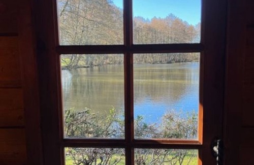 Dehault Ski Chalet | Nature Retreat: Lakeside Chalet with Fishing and Scenic Views