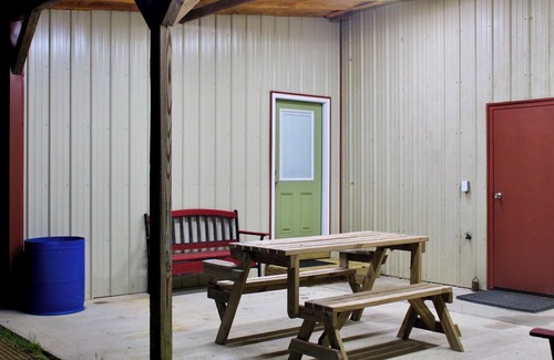 Salem House | Nature's Getaway