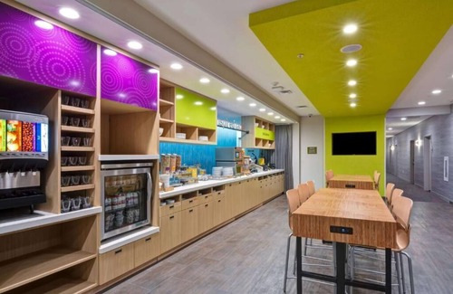 Lake Hamilton Hotel | Nature’s Nook: Lake View, Full Kitchen, Pet-friendly, Free Breakfast & Parking!
