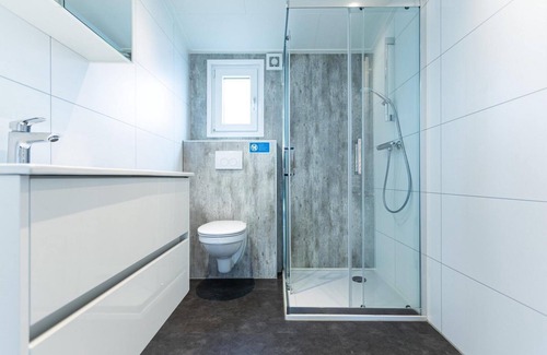 Avenhorn Ski Chalet | ✓ Natuurlodge at Park Westerkogge ✓ Holiday home for 4 people ✓ Located in Berkhout (North Holland) ✓ Waterfront holiday resort ✓ Book directly at the resort