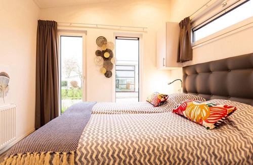 Berkhout Ski Chalet | ✓ Natuurlodge at Park Westerkogge ✓ Holiday home for 4 people ✓ Located in Berkhout (North Holland) ✓ Waterfront holiday resort ✓ Book directly at the resort