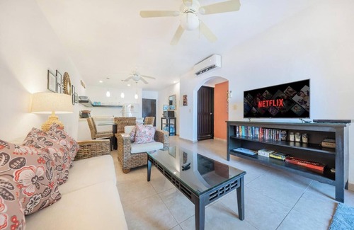 Isla Mujeres Condo | Nautibeach Condo 4 offers patio living, pool and beach access
