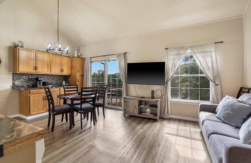 Hollister Condo | Nautical Nest on Taneycomo