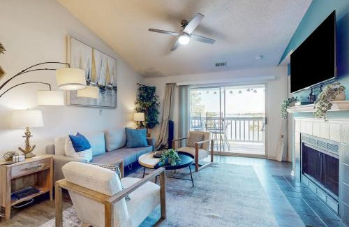 Cornelius Apartment | Nautique Retreat #304