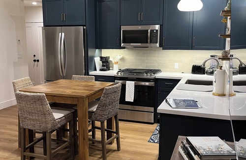 Santa Barbara Cottage | nBrand new Santa Barbara 2 bed 2 bath guest house with private beach key access.