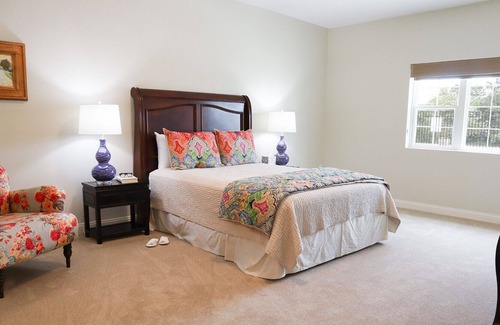 Castleton Apartment | NCAA Football, 1BR/1BA-Apt w/Kitchnt, Rm Svc Avail
