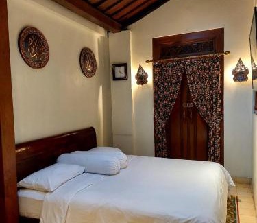 Surakarta House | nDalem Kartowikoro 1835