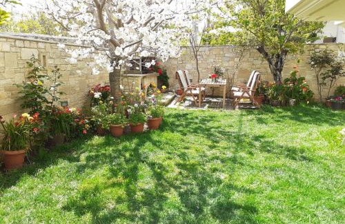 Paiania Apartment | NEAR AIRPORT 2 TWO STOPS BY METRO FROM STUDIO Station "PEANIA-KANTZA"