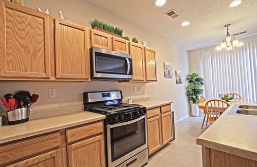 Victory Hills House | Near Airport, University, Stadiums & more. Sleeps 8 by a Premier Partner Host!